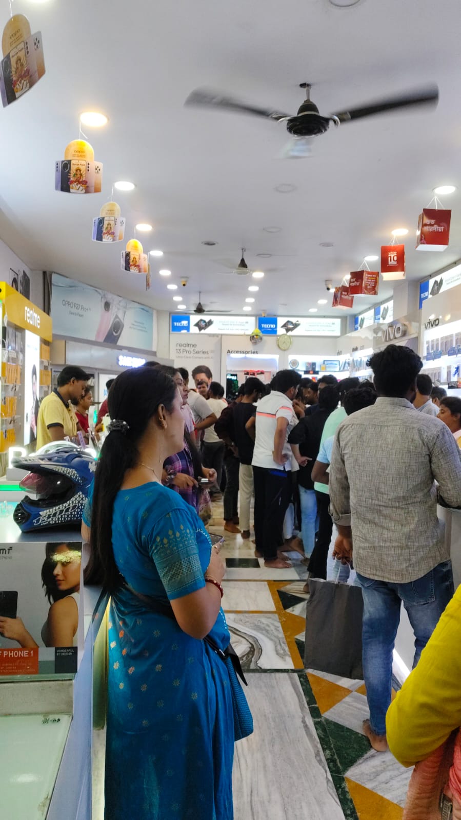 Oppo and Reno display section in store